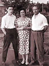 Шкляр А.Х. с родителями